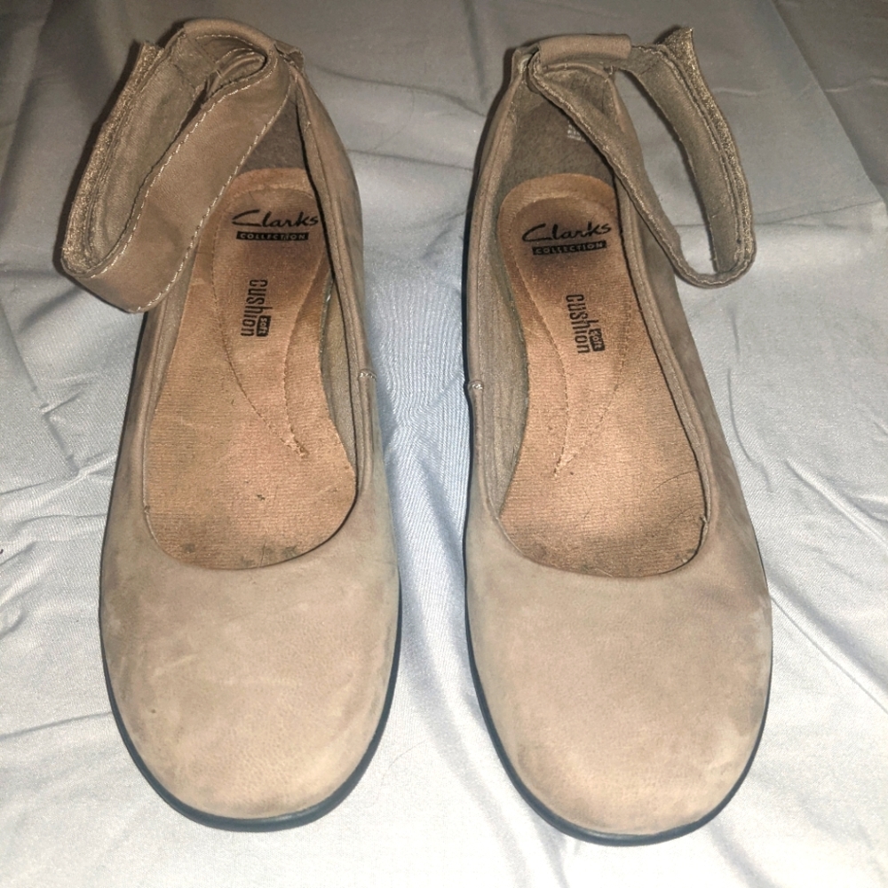Clarks Beige Flats 6.5